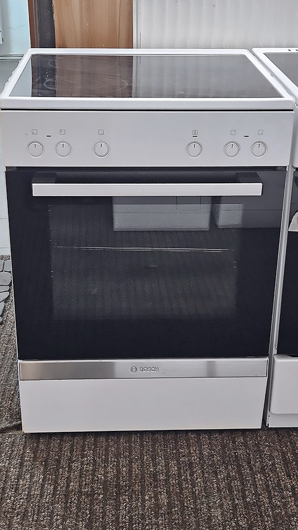 Sklokeramický sporák BOSCH, horkovzdušná trouba – Volně stojící sporáky | Elektro Bazar Liberec